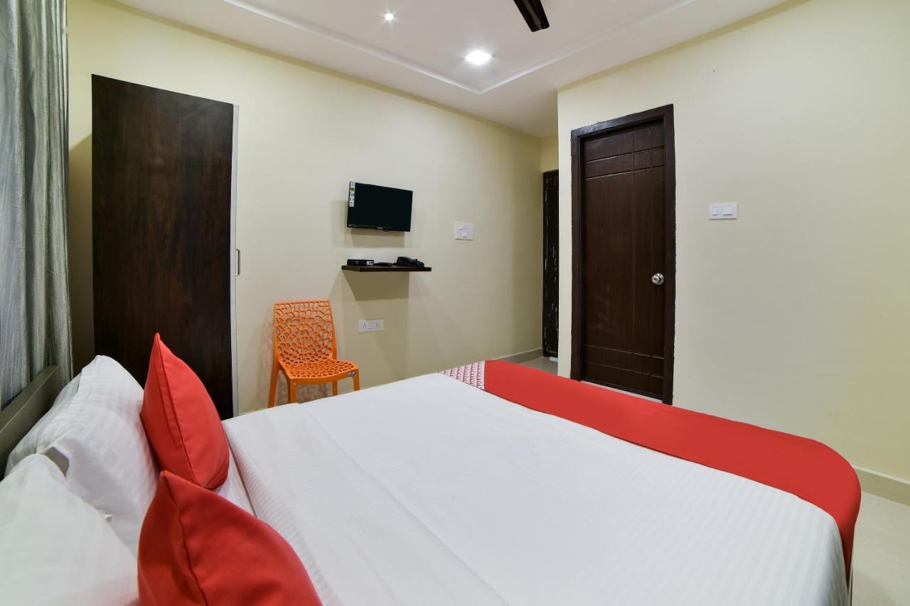 Oyo 16606 Iconic Living Hotel Хидерабад Екстериор снимка