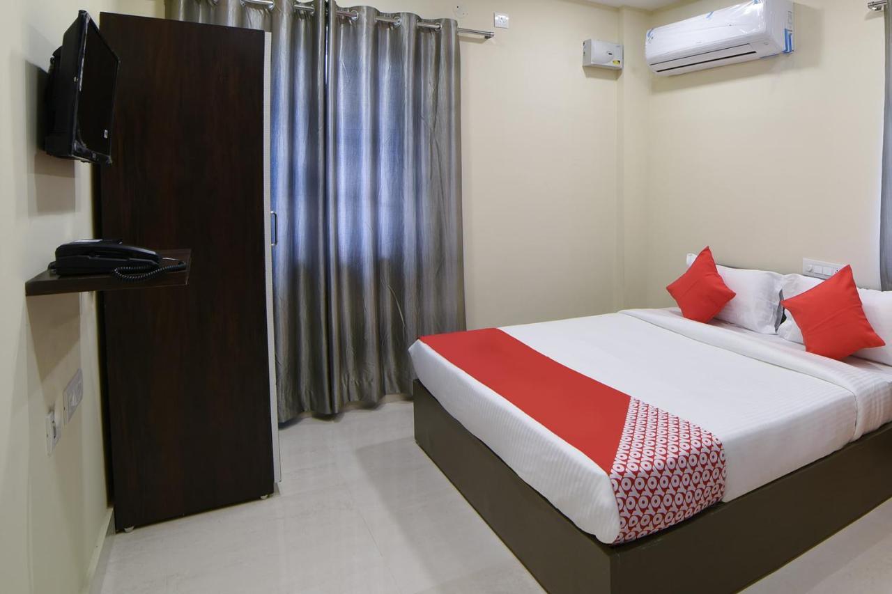 Oyo 16606 Iconic Living Hotel Хидерабад Екстериор снимка