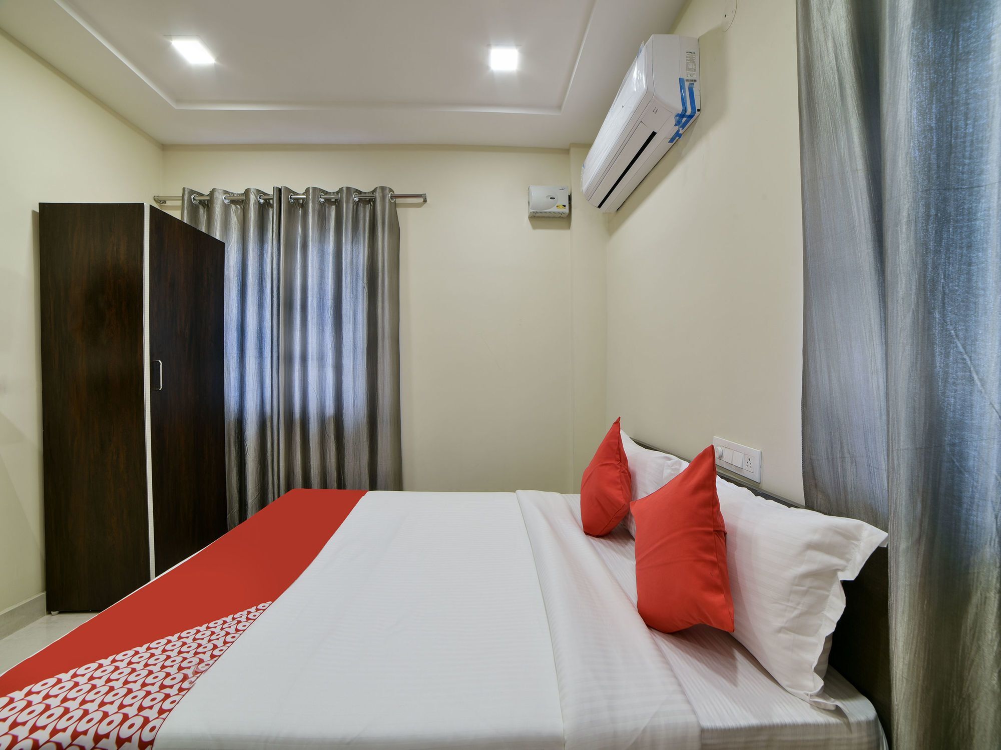 Oyo 16606 Iconic Living Hotel Хидерабад Екстериор снимка